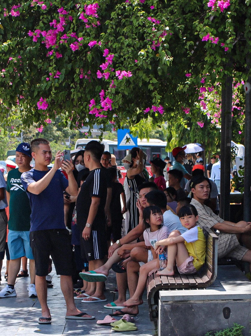 Trong những ngày cao điểm, du khách sẽ mất từ 10-15 phút để mua vé tham quan bảo tàng.