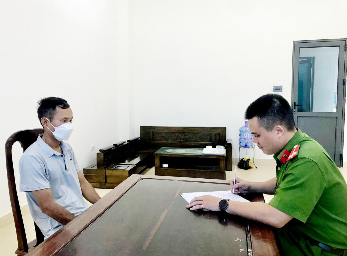 Đối tượng Nguyễn Văn Minh tại cơ quan công an.