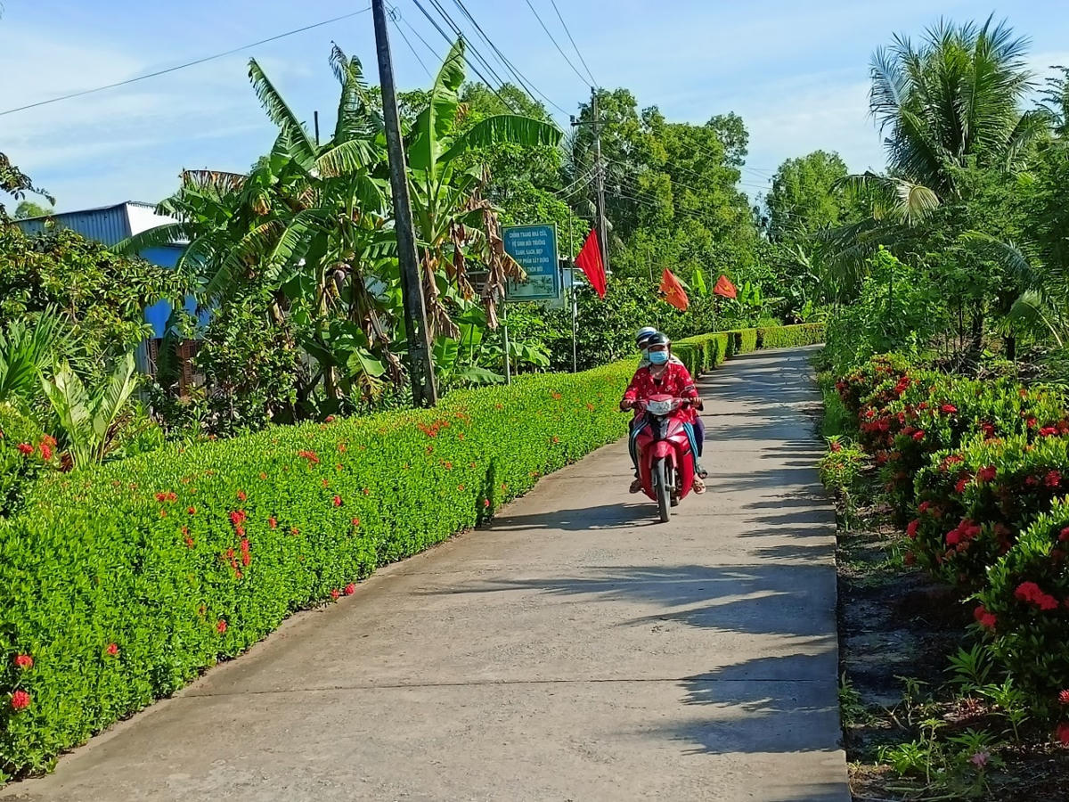 Tuyến đường dân cư kiểu mẫu ở ấp Rạch Nhum, xã Khánh Bình Đông, huyện Trần Văn Thời.