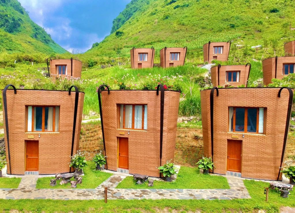 Kiến trúc của khu nghỉ dưỡng H’Mong Village Resort (Quản Bạ, Hà Giang) lấy cảm hứng từ quẩy tấu.  