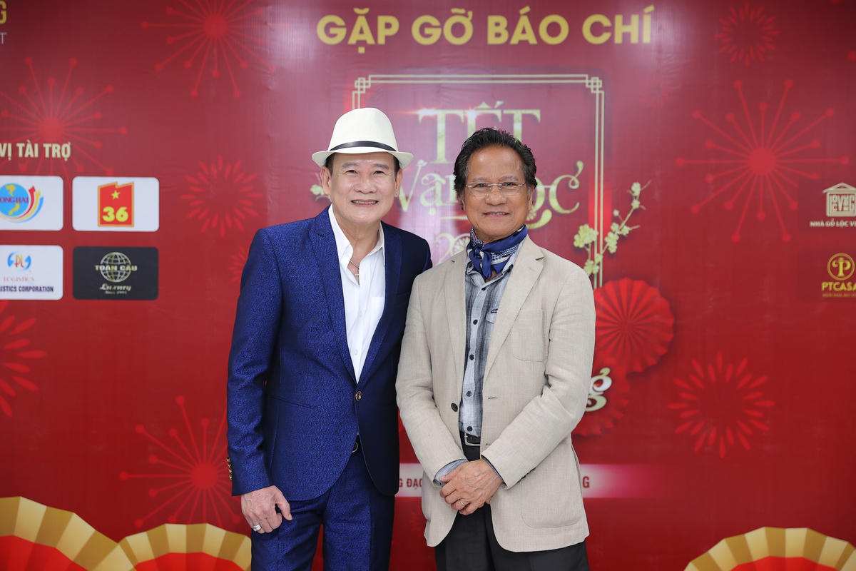 2 danh ca Tuấn Ngọc - Chế Linh. (ảnh: Hòa Nguyễn).