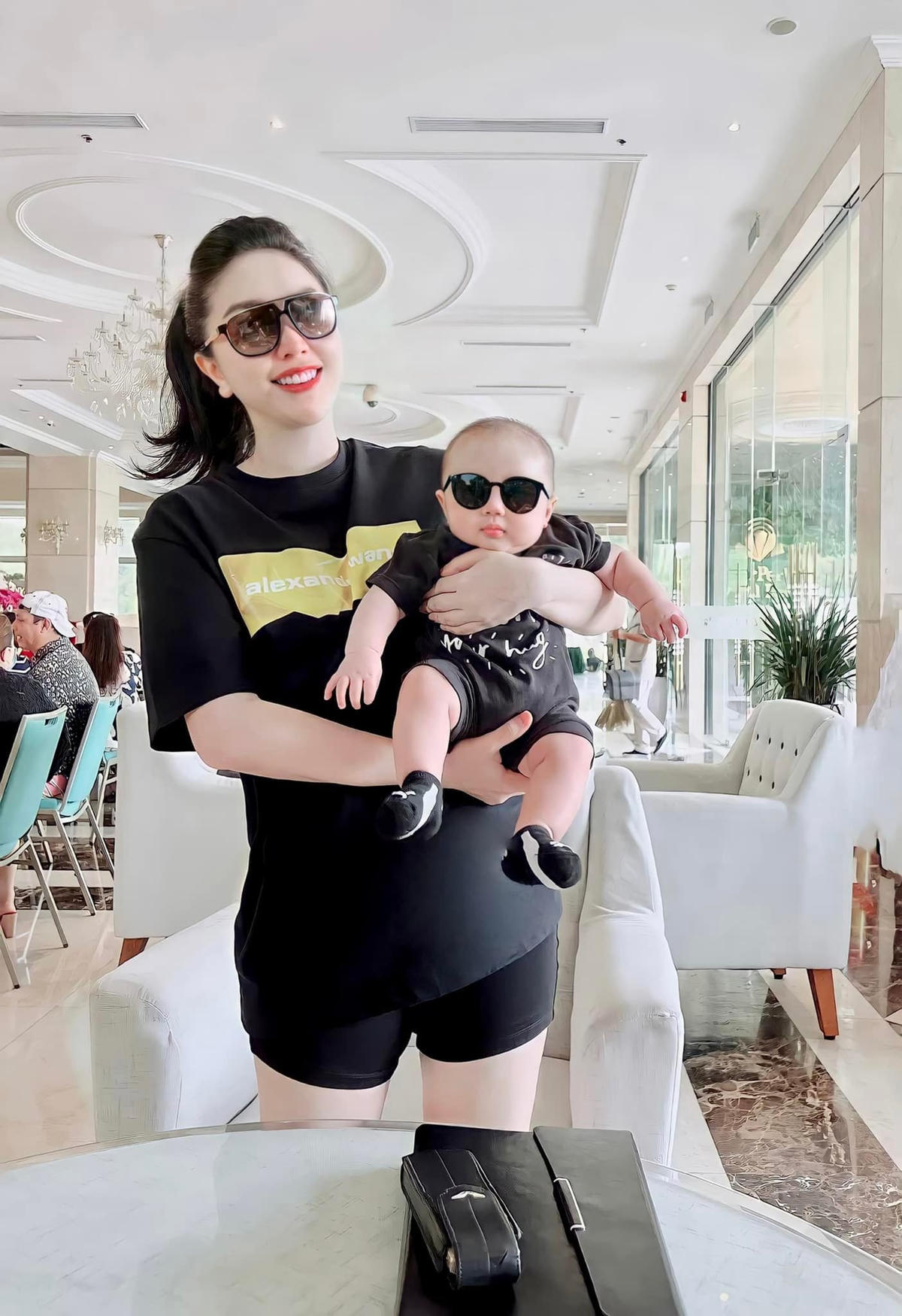 Sau 2 năm kết hôn, Bảo Thy thông báo đón quý tử đầu lòng.