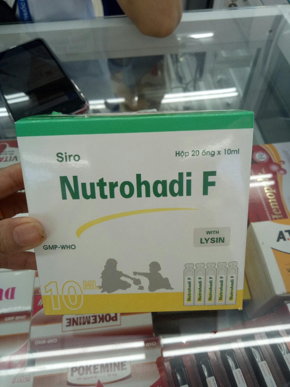 Một lô thuốc Siro uống Siro Nutrohadi F của Công ty CP Dược Hà Tĩnh đang bán trên thị trường.