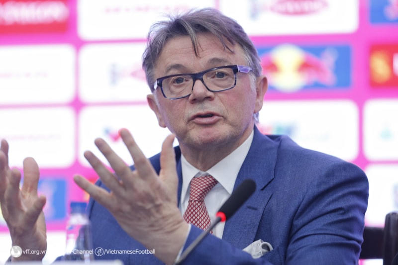 HLV Philippe Troussier. Ảnh: VFF.