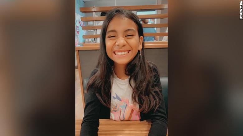 Maite Rodriguez là cô bé yêu động vật, may vá và nhiếp ảnh. Ảnh: CNN.