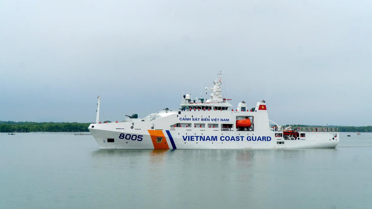 Tàu CSB 8005 lên đường thực hiện nhiệm vụ