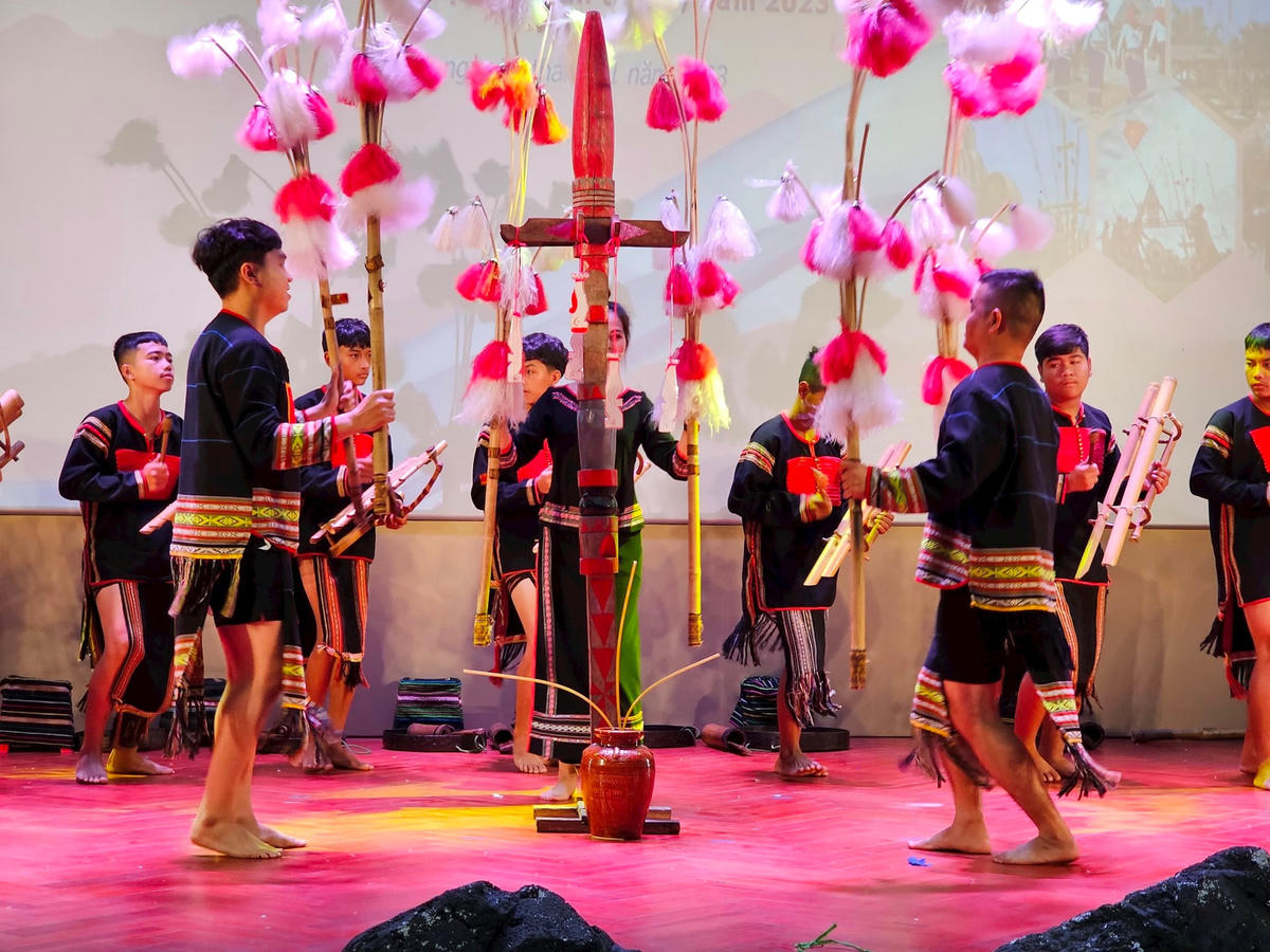 anh-bai-duoi.jpg
