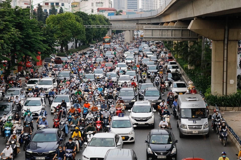 Khi các điều kiện chưa đáp ứng được nhu cầu thì việc cấm xe máy là khó khả thi.