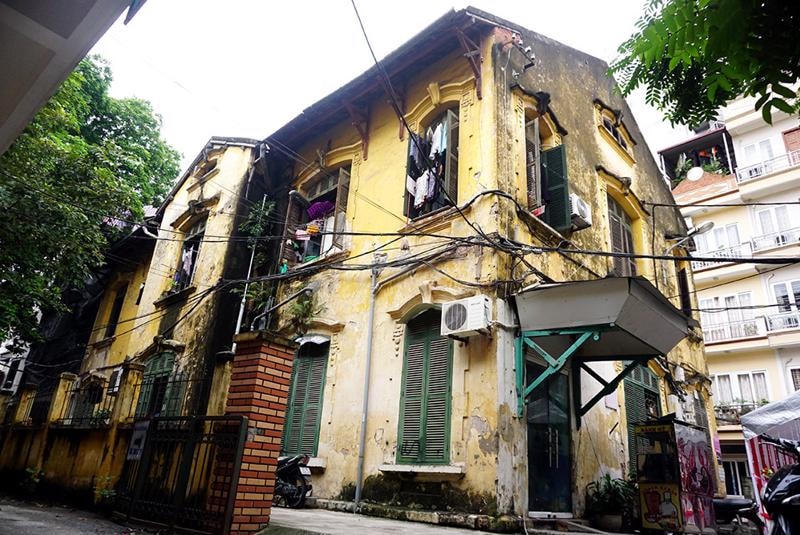 Những căn biệt thự tại Hà Nội đã nhuốm màu thời gian. Ảnh: Quang Vinh.