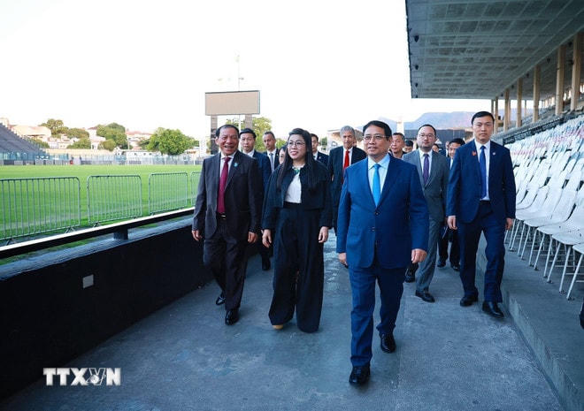 ttxvn-thu-tuong-pham-minh-chinh-tham-cau-lac-bo-bong-da-vasco-de-gama-2.jpg