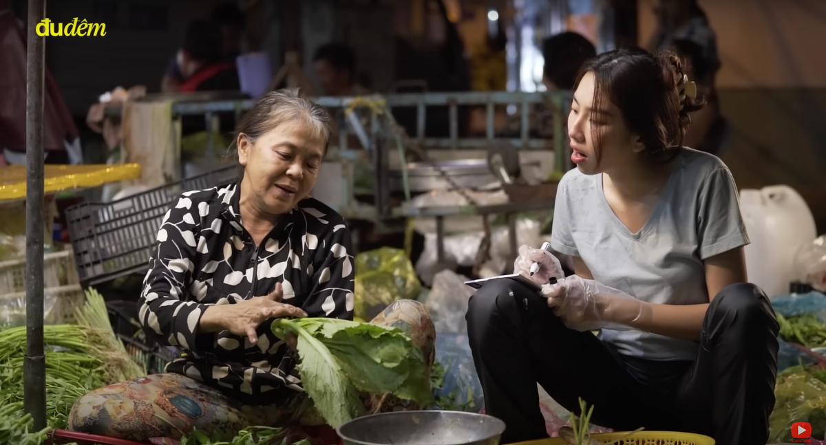 Vì ít ăn rau nên cô gặp khó khăn khi phân biệt các loại rau. 
