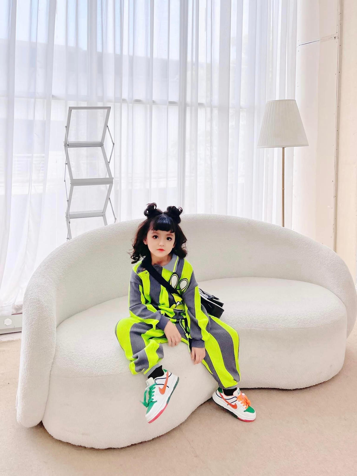 Cherry An Nhiên gây chú ý bởi ngoại hình xinh như thiên thần. Cô bé có thu nhập "khủng" ở tuổi lên 5 nhờ làm mẫu ảnh hay trình diễn thời trang.