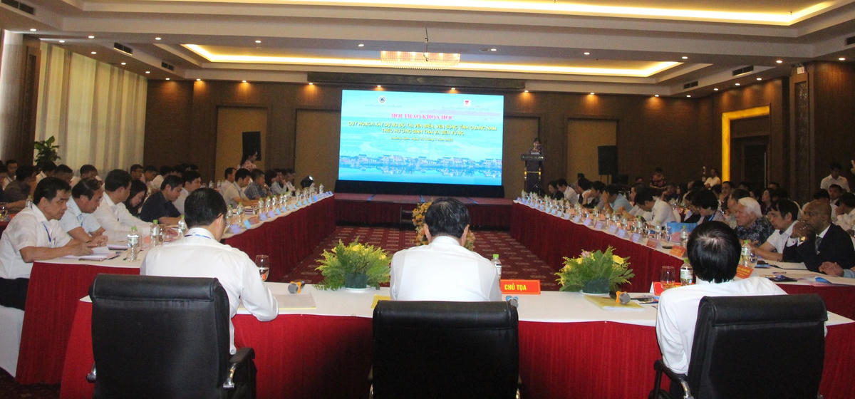 Quang cảnh hội thảo ‘Quy hoạch xây dựng đô thị ven biển, ven sông theo hướng sinh thái và bền vững’.