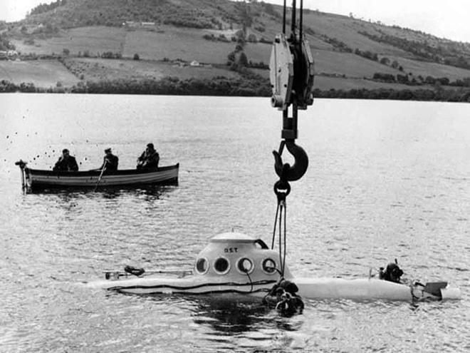 Một vụ truy tìm thủy quái Nessie ở hồ Loch Ness.  