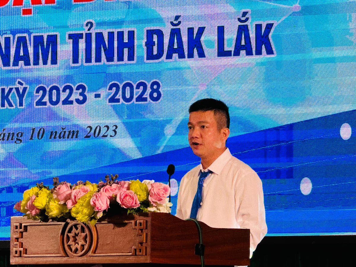 Anh Trần Doãn Tới, Phó Bí thư Tỉnh Đoàn,Chủ tịch Hội Sinh viên Việt Nam tỉnh Đắk Lắk phát biểu.