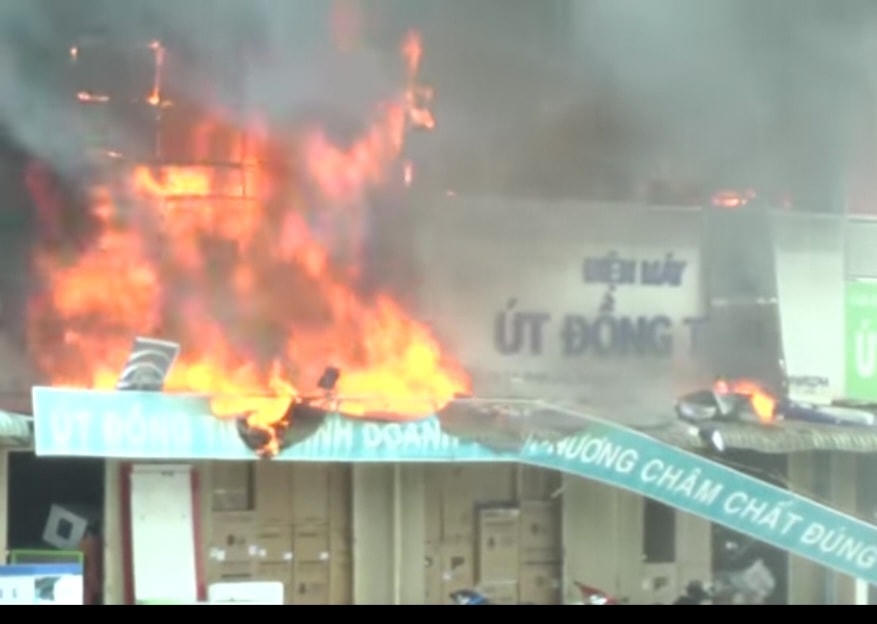 Cháy kinh hoàng tại cửa hàng Út Đồng Tiến hơn 3 năm trước.