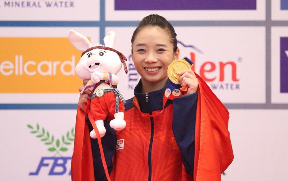 VĐV Dương Thúy Vi mang về tấm HCV đầu tiên cho Wushu Việt Nam ở SEA Games 32.  