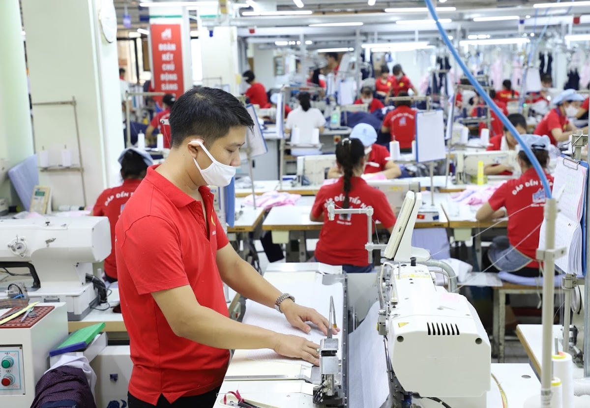 Ngành dệt may với nhiều nỗ lực để đạt mục tiêu xuất khẩu 45-47 tỷ USD trong năm 2023. Ảnh: Quang Vinh.