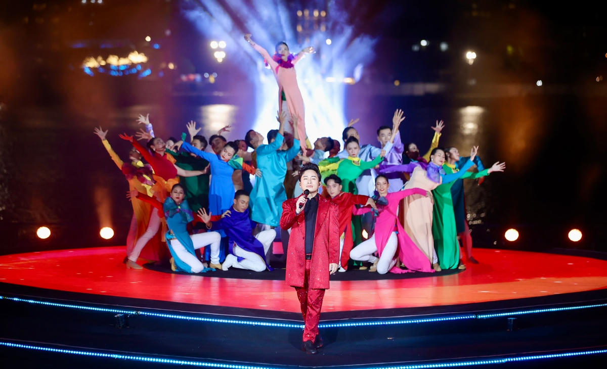 Sông Hàn Đà Nẵng lung linh, rực rỡ sắc màu 'Thế giới không khoảng cách'