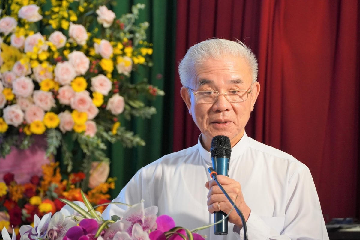 Linh mục Trần Xuân Mạnh - Chủ tịch Trung ương Ủy ban Đoàn kết Công giáo Việt Nam phát biểu khai mạc hội nghị.