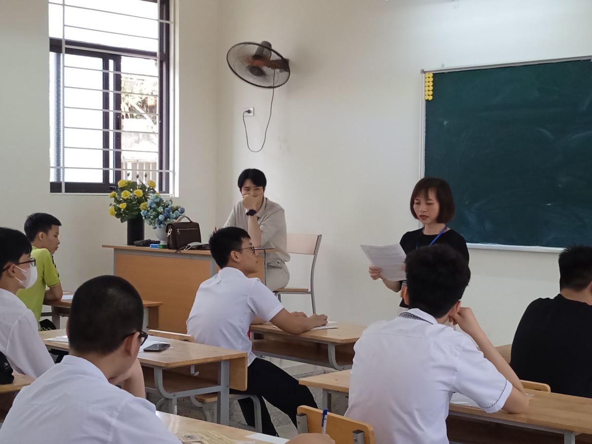 Học sinh thi vào lớp 10 THPT công lập tại điểm thi Trường THPT Trương Định (Hà Nội) tháng 6/2022.