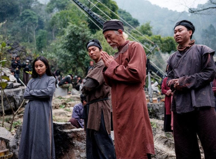 trang-phuc-trong-phim-tet-o-lang-dia-nguc-dem-lai-cho-nguoi-xem-cam-giac-gan-gui-voi-nong-thon-bac-bo.-anh-tu-lieu.jpg