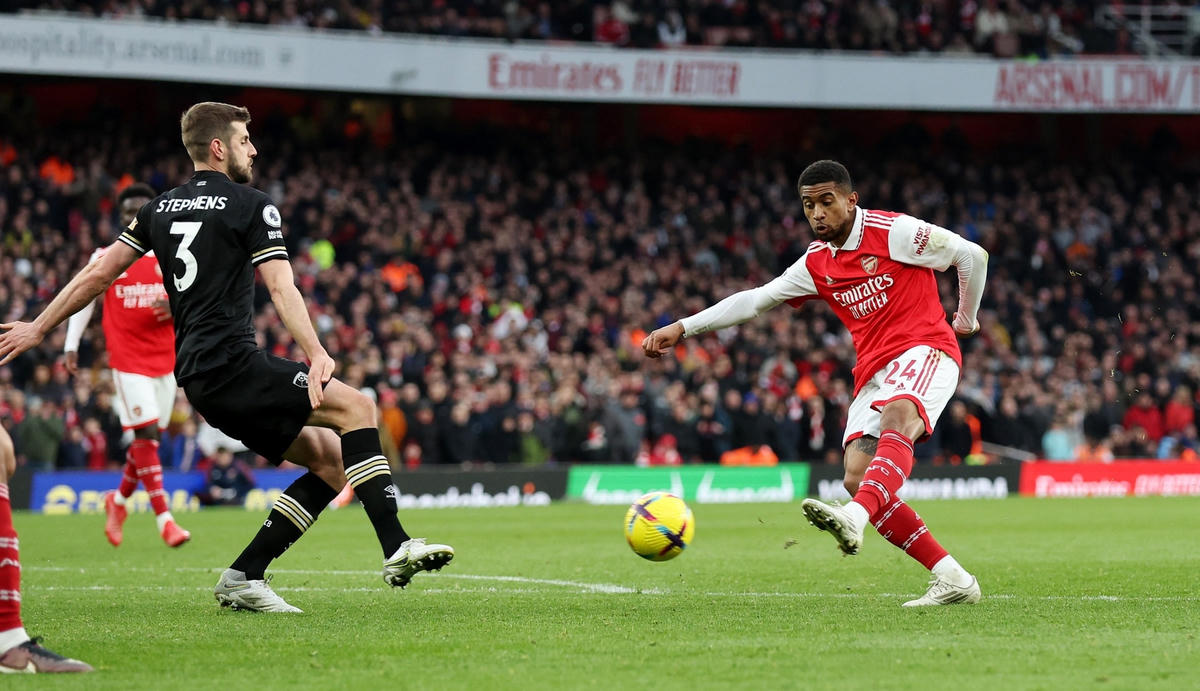 Arsenal thắng ngược Bournemouth ở phút bù giờ