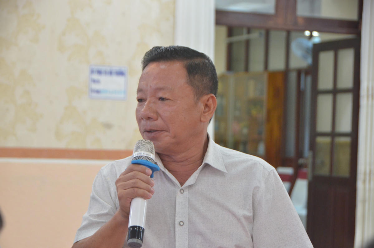 Ông Nguyễn Chí Luận - Chủ tịch HĐQT Công ty CP Du lịch Hồ Nam nêu ý kiến về dự án bất động sản đã hoàn thành từ khá lâu nhưng chưa được bàn giao cho chính quyền địa phương, từ đó phát sinh một số vấn đề khó khăn cho doanh nghiệp. 