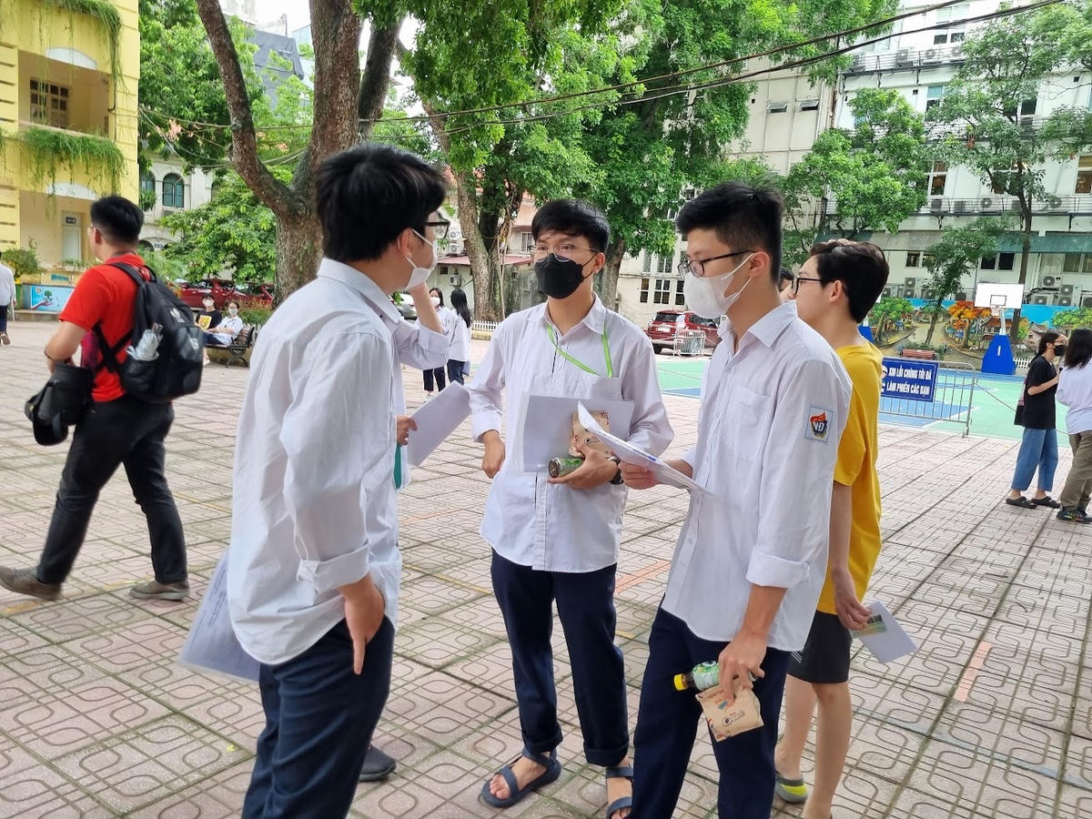 Thí sinh dự thi tốt nghiệp THPT năm 2023 tại Hà Nội. Ảnh: Minh Quang.