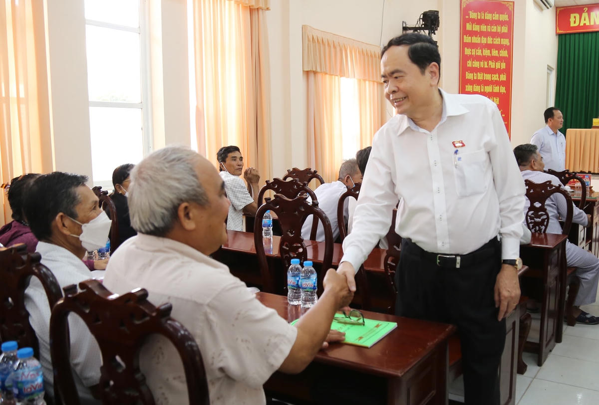 Phó Chủ tịch Thường trực Quốc hội Trần Thanh Mẫn gặp gỡ cử tri. 