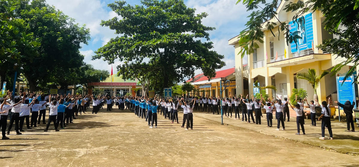 Học sinh tiểu học huyện Buôn Đôn.