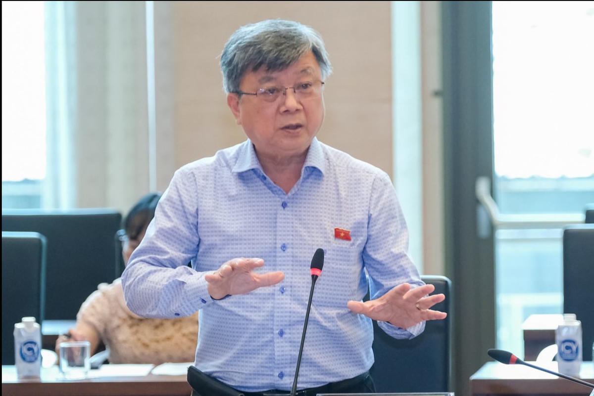 Ông Trương Trọng Nghĩa phát biểu tại phiên họp.