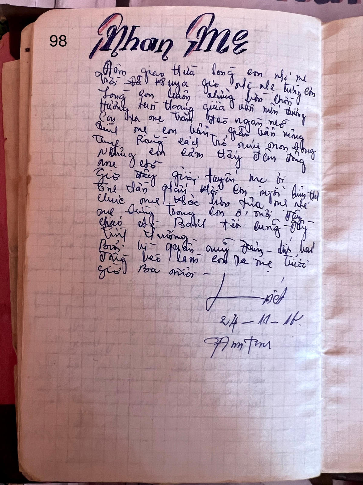 Những lời tâm sự với mẹ được chiến sĩ Cao Xuân Tuất viết vào ngày 24/11/1966 cũng khép lại dòng lưu bút. Ảnh: Đặng Huyền từ New York.