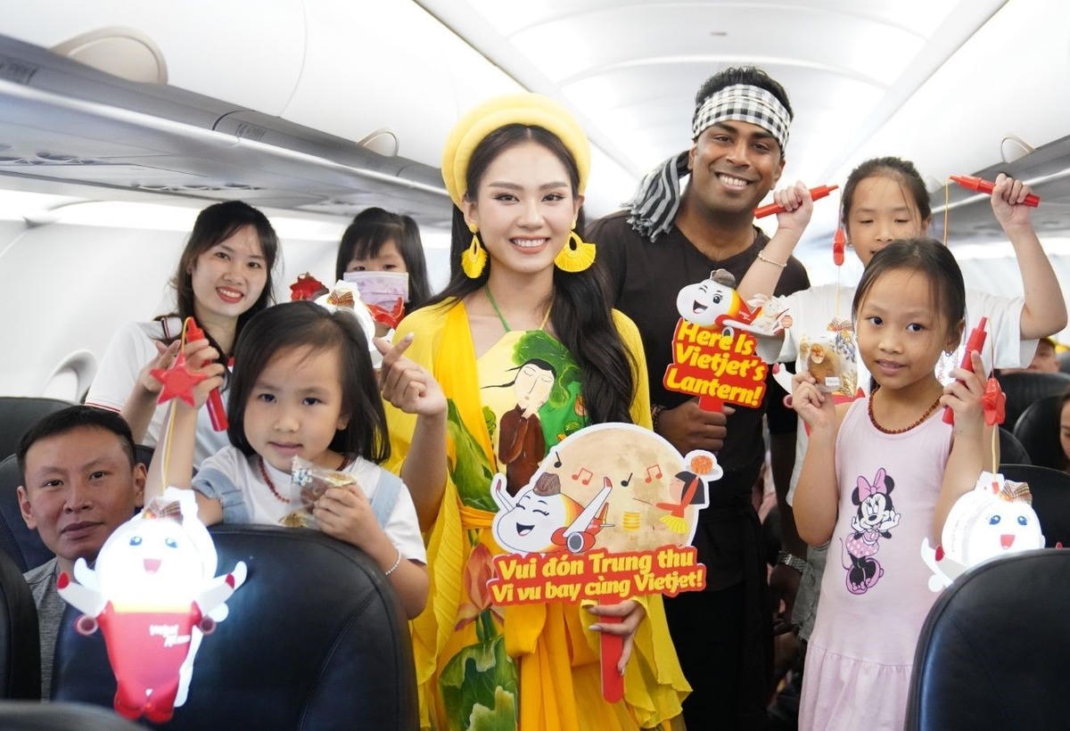 Bay Vietjet vui Tết Trung Thu tưng bừng cùng Hoa hậu Thế giới Việt Nam 2022 Huỳnh Nguyễn Mai Phương