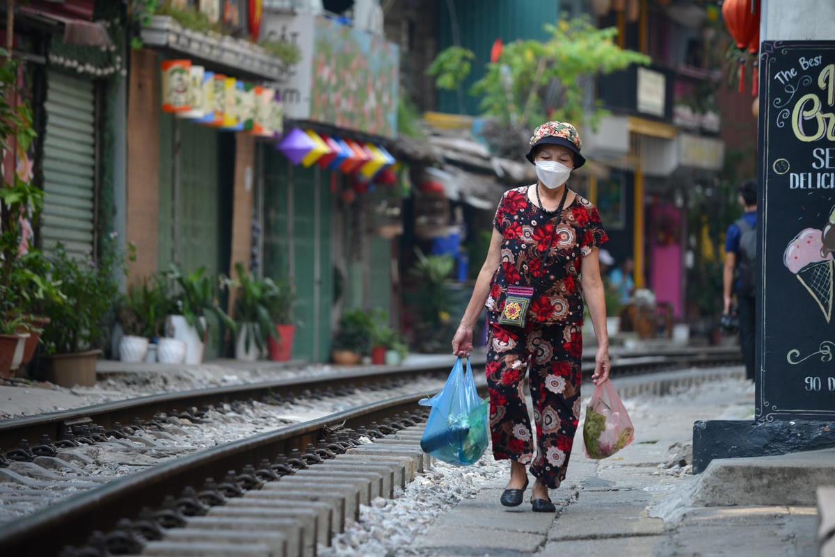 Hà Nội: Lực lượng chức năng ra quân, chính thức đóng cửa phố đường tàu