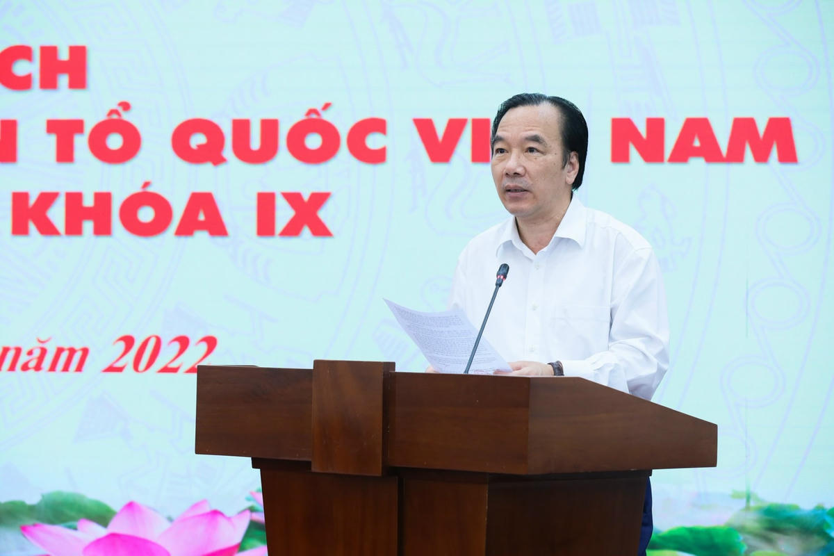 Phó Chủ tịch Ngô Sách Thực phát biểu Hội nghị.