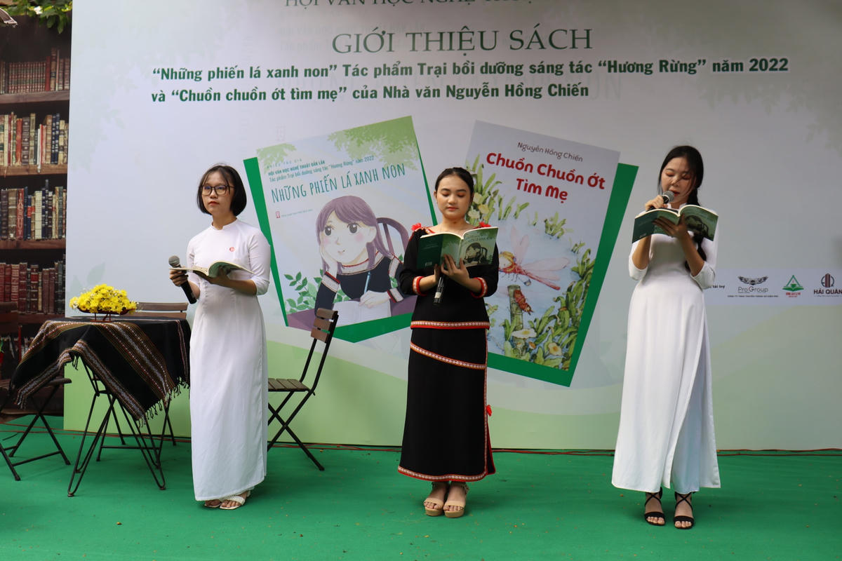 Tiết mục trình diễn truyện ngắn trong chương trình giới thiệu sách 