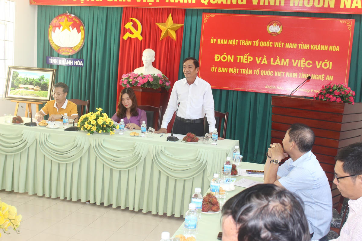 Quang cảnh tại buổi làm việc.