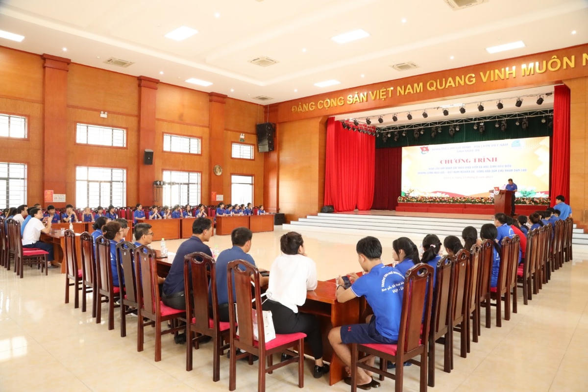 Toàn cảnh buổi giao lưu. (ảnh Điền Bắc)