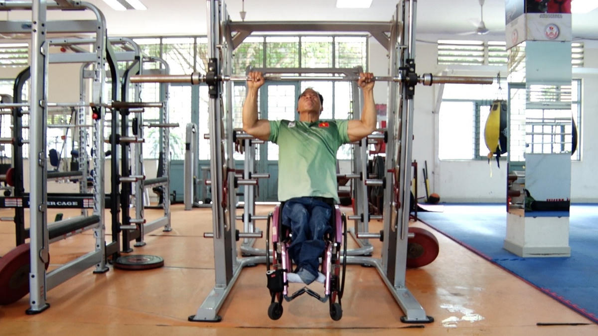 Vận động viên Lê Văn Công luôn kiên trì tập luyện chuẩn bị cho các giải đấu quốc tế.
