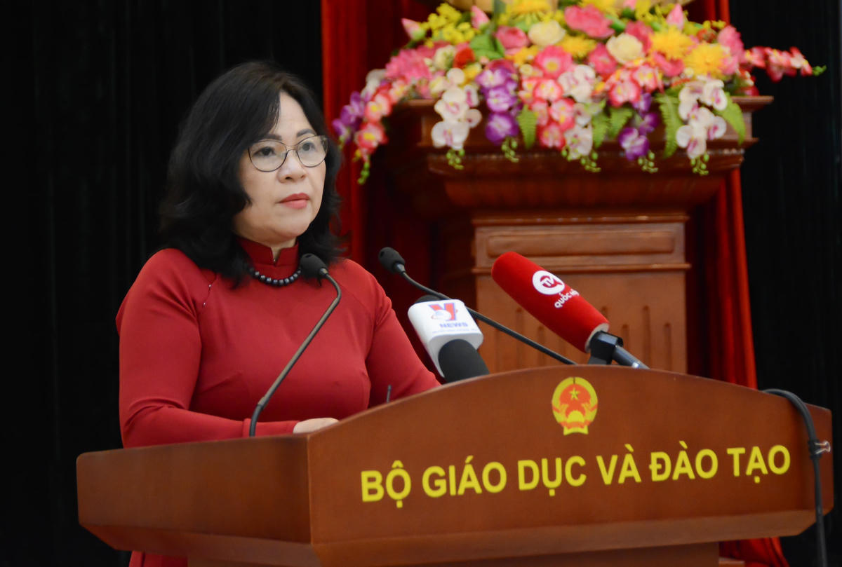 Thứ trưởng Bộ GDĐT Ngô Thị Minh phát biểu tại hội nghị.