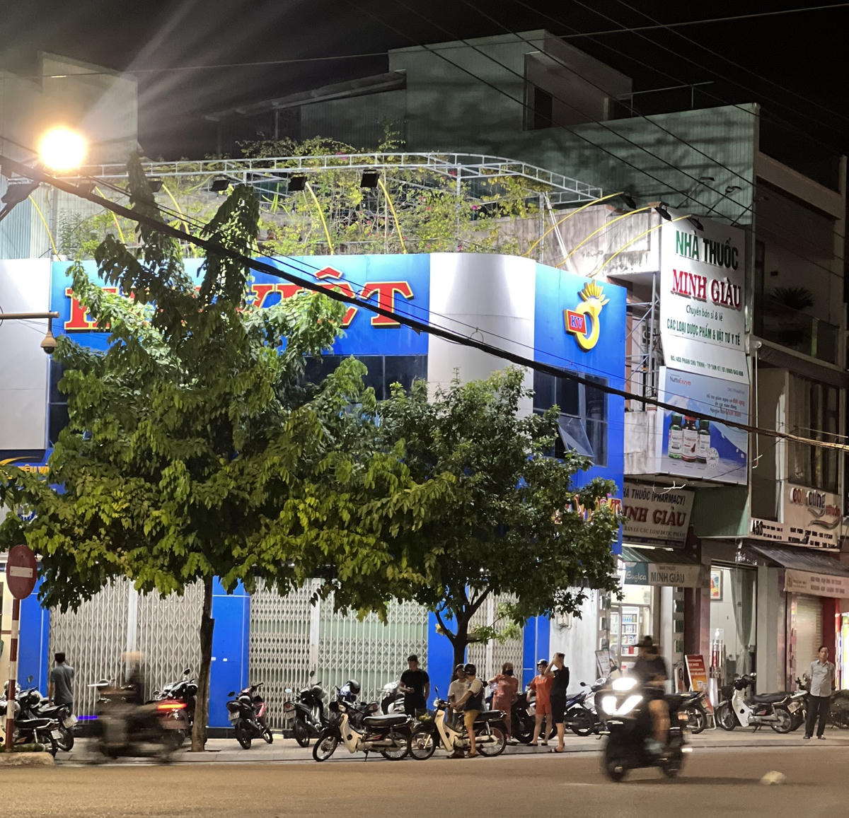 Nơi nghi phạm Trần Bá Sơn xông vào nghi cướp tiệm vàng.