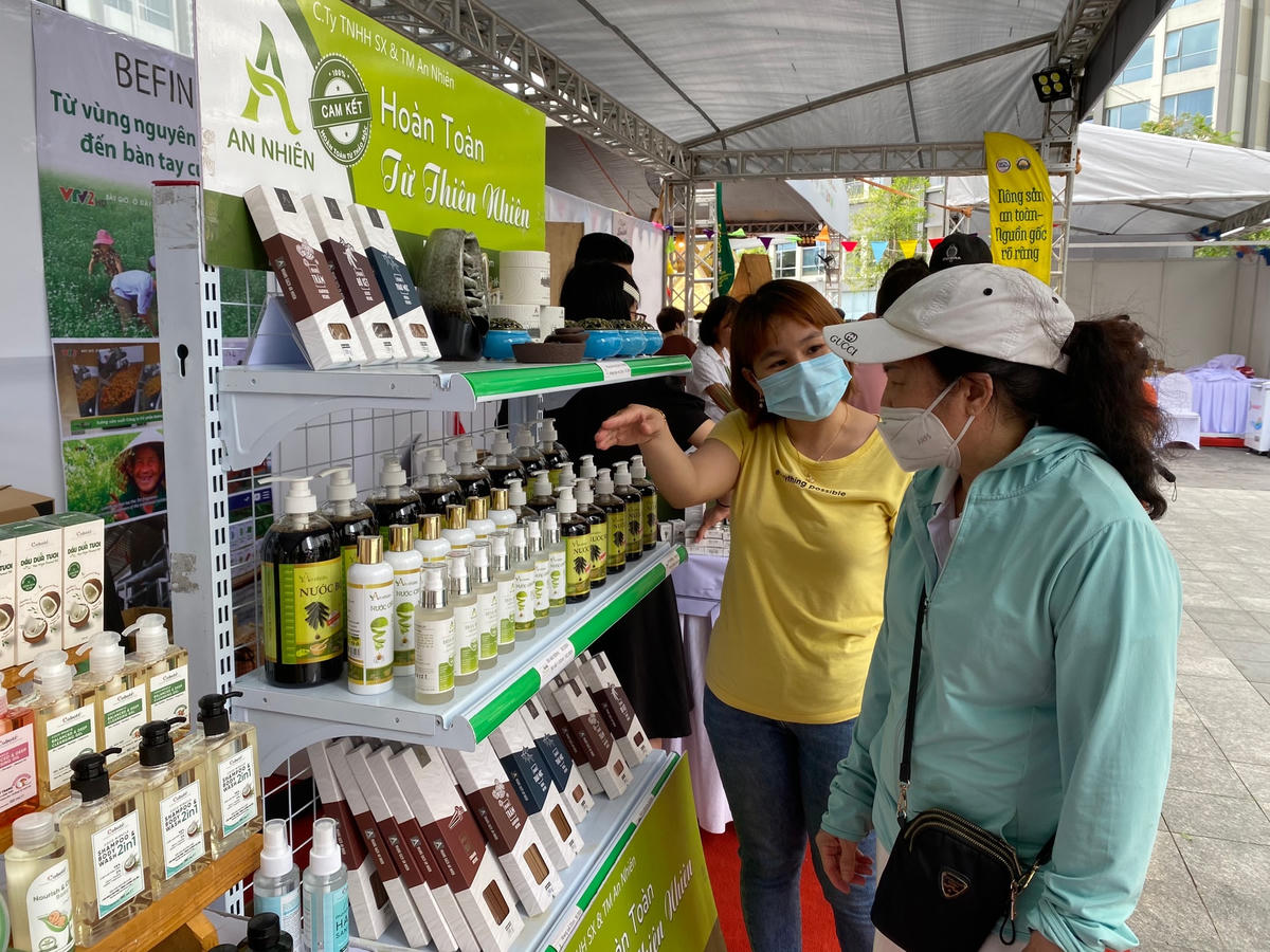 Nhiều doanh nghiệp đang có sự dịch chuyển trong mẫu mã, chất liệu bao bì sản phẩm.