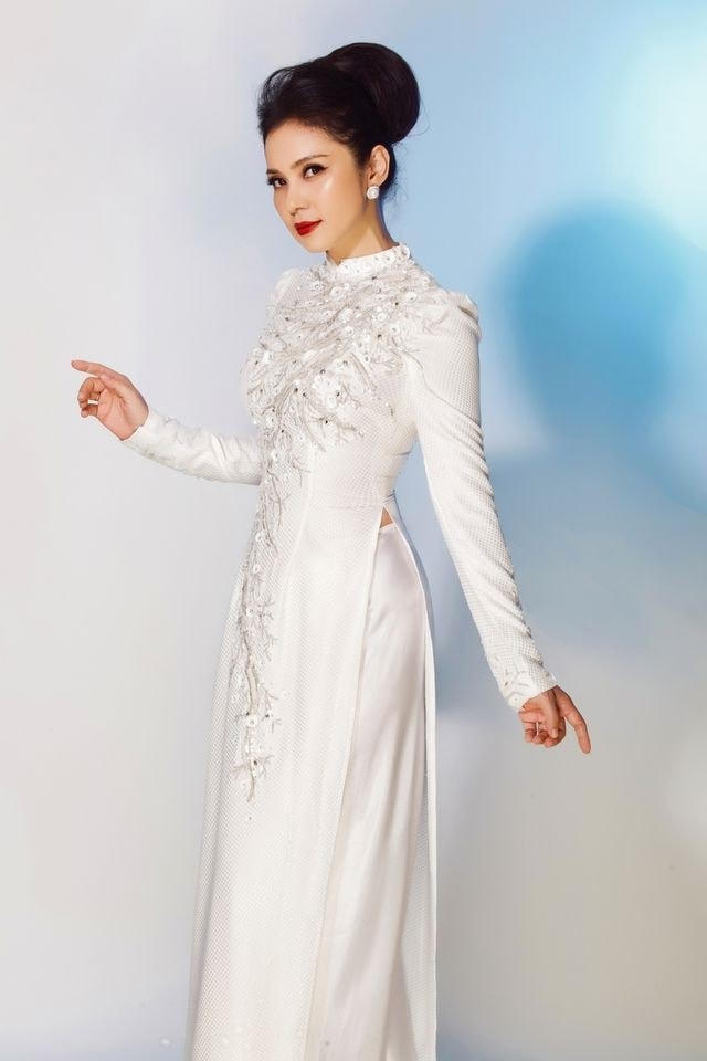 Việt Trinh chọn cuộc sống độc thân, một mình chăm sóc con trai khi trải qua đổ vỡ trong quá khứ. 