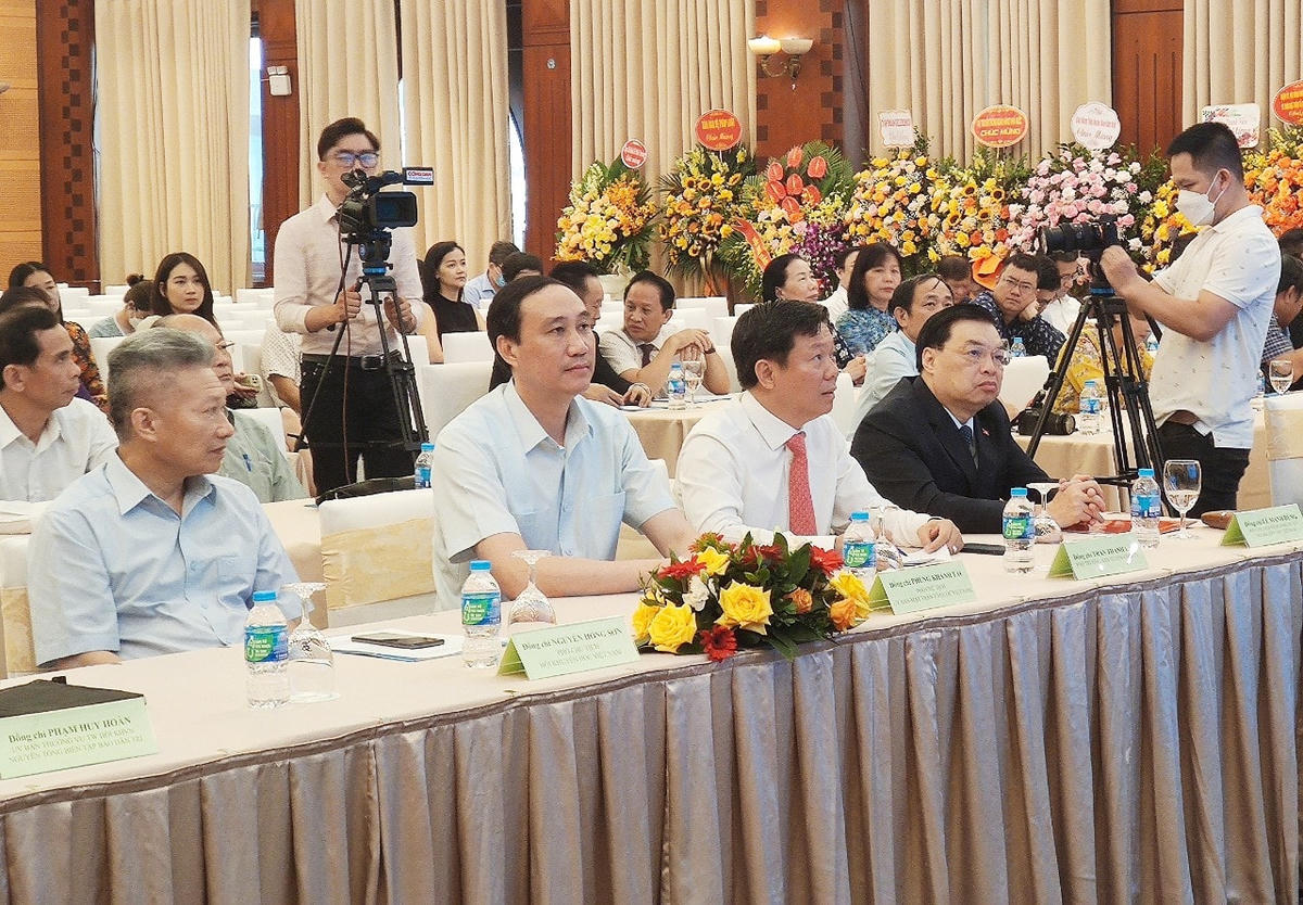 Phó Chủ tịch UBTƯ MTTQ Việt Nam Phùng Khánh Tài cùng các đại biểu tham dự buổi lễ.
