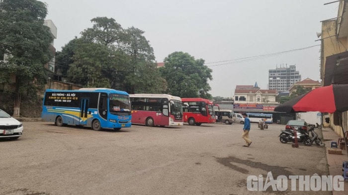 Phía trong bến xe khách Việt Trì.