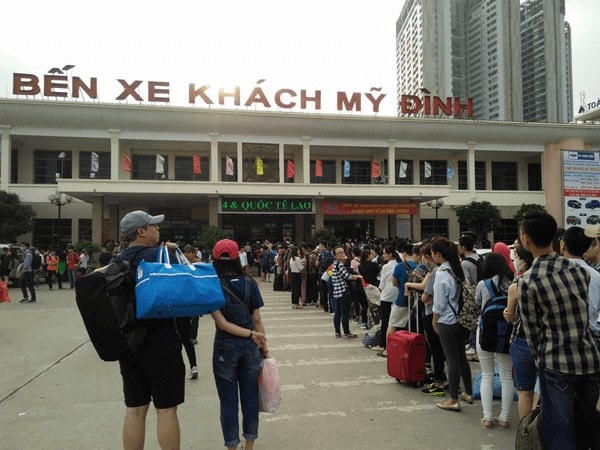 Bến xa khách Mỹ Đình đông đúc ngày Quốc tế Lao động. Ảnh sodulich.hanoi.gov