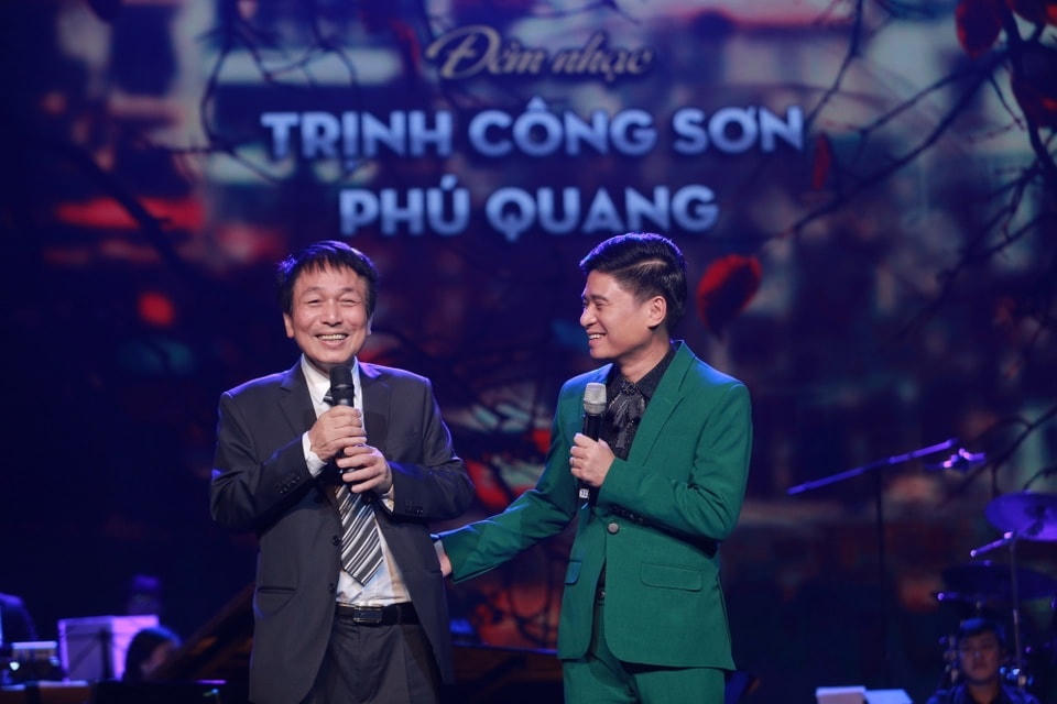 Nhạc sĩ Phú Quang và ca sĩ - NSƯT Tấn Minh. Ảnh tư liệu.  