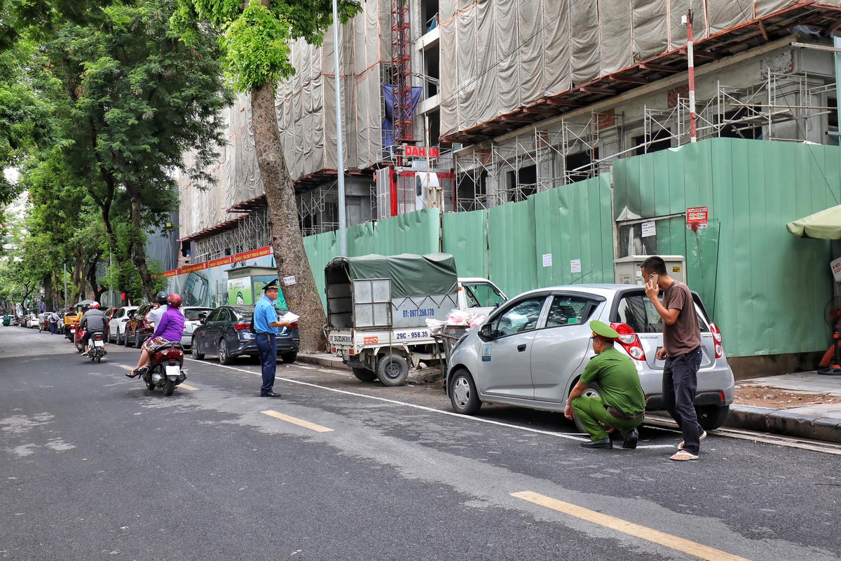Theo Thanh tra Sở GTVT Hà Nội từ đầu năm 2023 đến nay lực lượng thanh tra đã phối hợp kiểm tra, lập biên bản vi phạm hành chính đối với 508 trường hợp vi phạm, tổng số tiền xử phạt hơn 2 tỷ đồng.