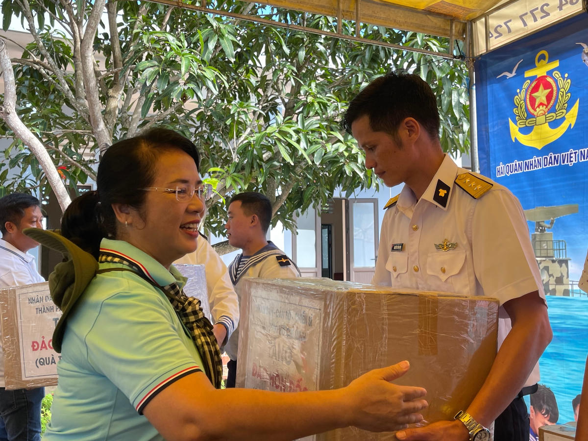 "Nhật ký" hành trình gần 1.000 hải lý mang nghĩa tình tới biển đảo Tây Nam
